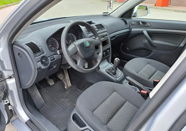 Skoda Octavia cena 22900 przebieg: 257000, rok produkcji 2011 z Szydłowiec małe 407